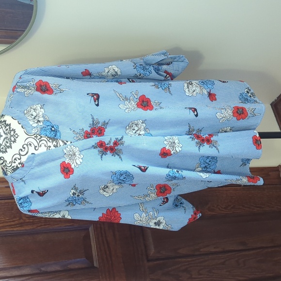 Flower print Top - Picture 1 of 8